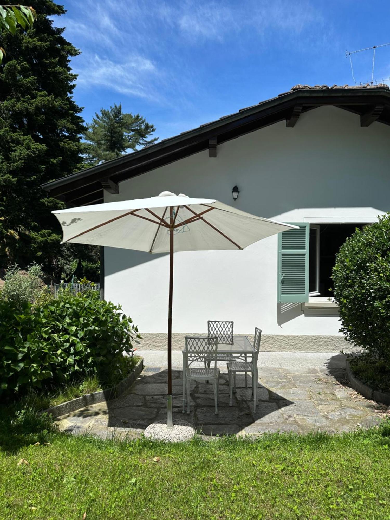 Casa Del Custode: Renovated Flat With Garden In A Villa Near The Lake Stresa Bagian luar foto